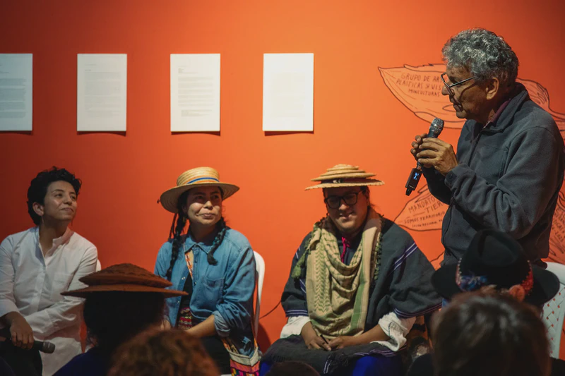 Un tejido de visiones: conversación curatorial sobre KAUKA, asamblea de mundos posibles