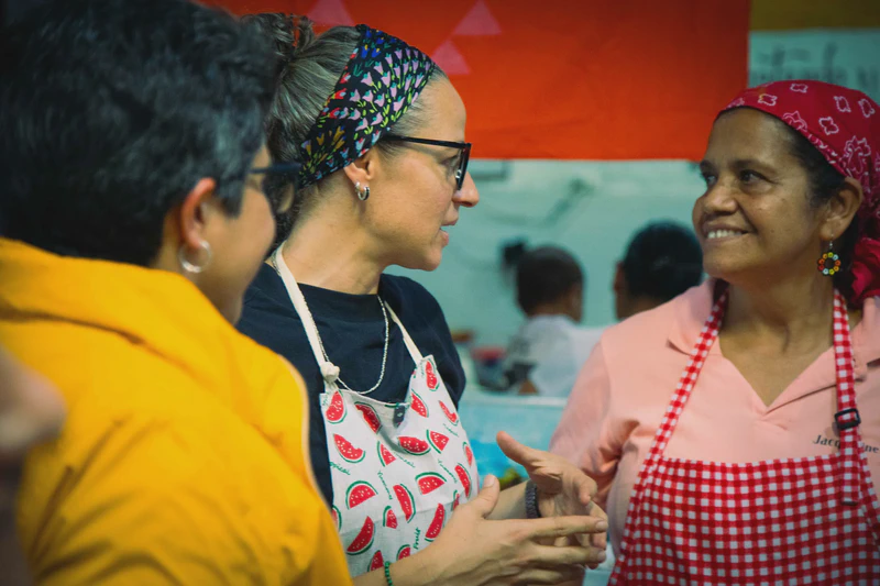 Limpieza ritual, recorrido por la plaza de mercado y almuerzo en la Galería del Barrio Bolívar
