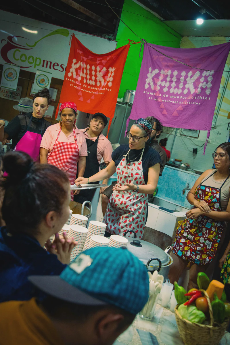 Limpieza ritual, recorrido por la plaza de mercado y almuerzo en la Galería del Barrio Bolívar