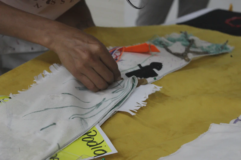 Alumbramientos textiles – Costurero documental