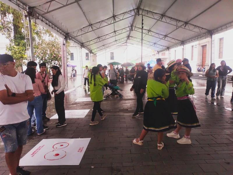 Alfabeto natural en el espacio público con el Colectivo Cenzontle