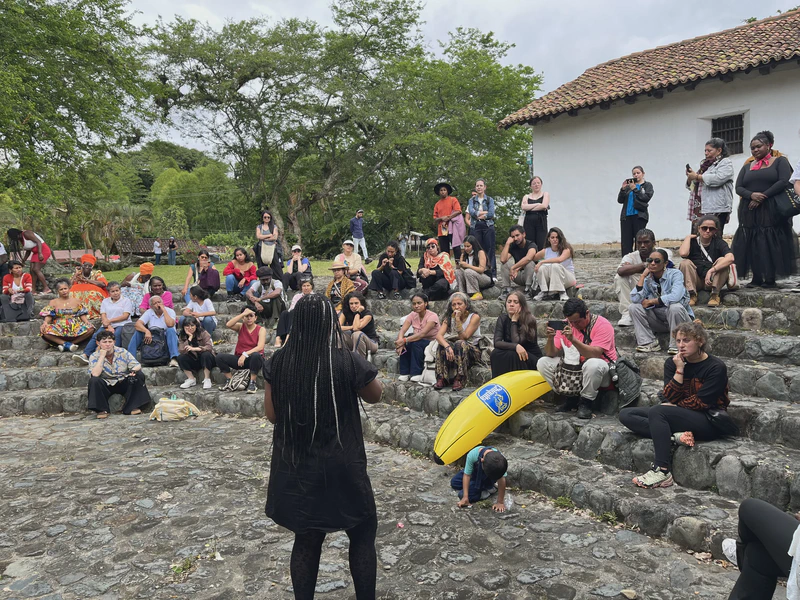 Mil mundos negros que se conectan entre sí